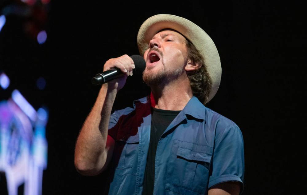 Eddie Vedder - Watch Pearl Jam’s Eddie Vedder perform ‘Far Behind’ for Jack Johnson’s Kokua Festival - nme.com