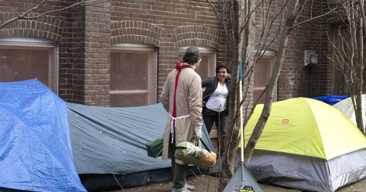 Toronto homelessness advocates sue city over COVID-19 response - globalnews.ca