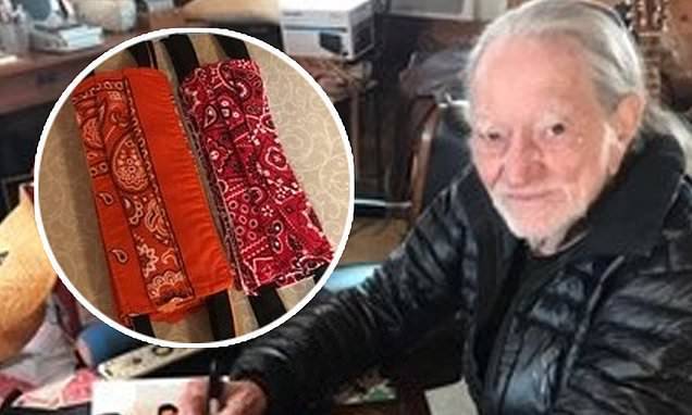 Willie Nelson - Annie Dangelo - Willie Nelson generously signs face masks for auction in order to fund the production of PPE - dailymail.co.uk - city Houston
