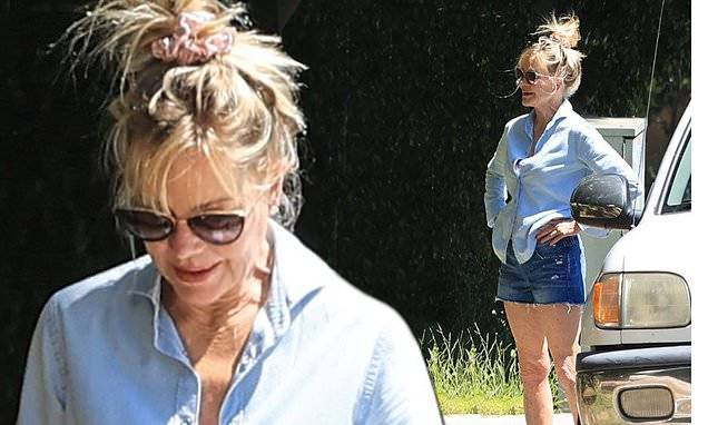 Melanie Griffith - Melanie Griffith showcases her trim legs in cut-off shorts as she takes a break from home lockdown - dailymail.co.uk - Usa - Los Angeles - city Hollywood