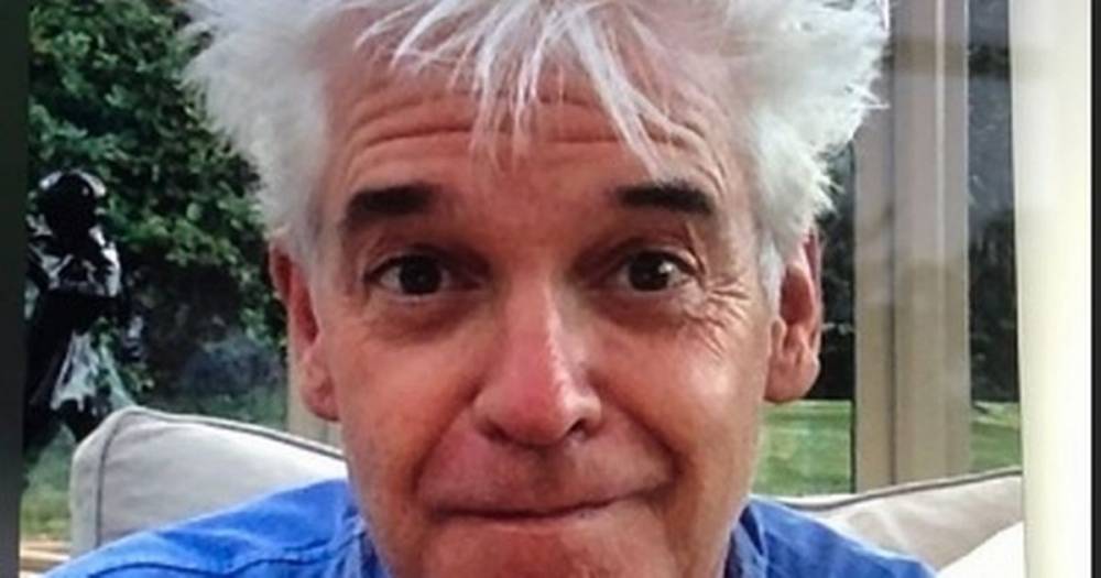 Phillip Schofield - Stephanie Lowe - Phillip Schofield shares photo of unkempt hair from lockdown after reportedly moving out of marital home - manchestereveningnews.co.uk