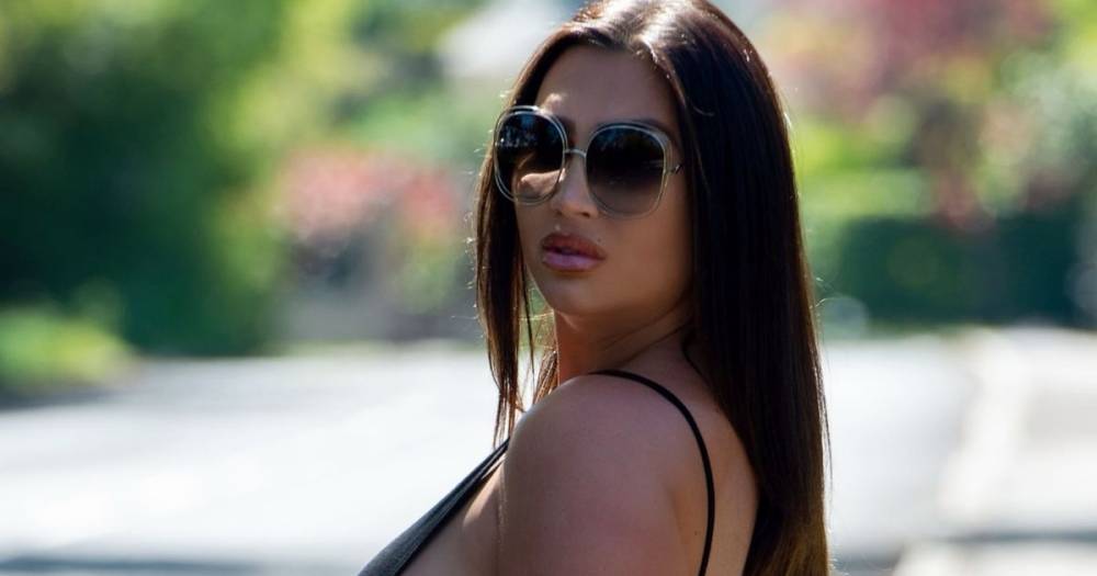 Lauren Goodger - Lauren Goodger struggles to contain her ample assets as she steps out for essential shop - mirror.co.uk