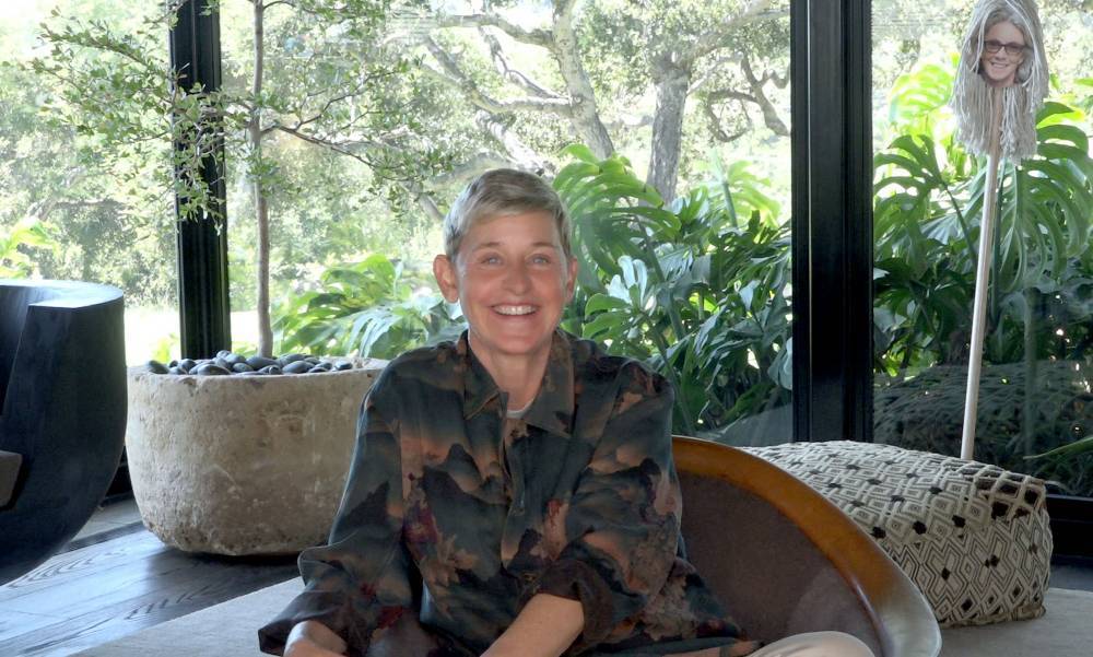Ellen Degeneres - Ellen DeGeneres Surprises Fans With $250 In ‘Pay It Forward’ Campaign - etcanada.com