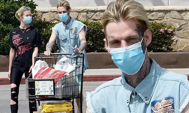 Aaron Carter - Melanie Martin - Aaron Carter ventures out with his NEW girlfriend just days after dumping his pregnant fiancé - dailymail.co.uk - Los Angeles