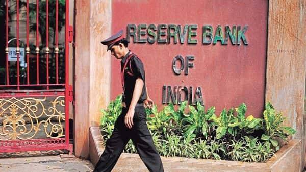 Central bank’s bond-swapping Operation Twist brings near-term rates down - livemint.com - India - city Mumbai