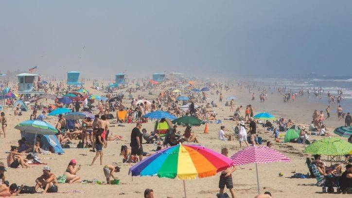 Gavin Newsom - California governor scolds beachgoers who didn't heed social distancing - fox29.com - state California - county Orange - city Sacramento - county Huntington - county Ventura