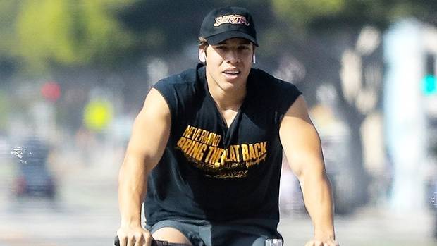 Arnold Schwarzenegger - Joseph Baena - Joseph Baena, 22, Shows Off Muscles In Cut-Off Tank During Quarantine Bike Ride - hollywoodlife.com - state California - city Santa Monica, state California