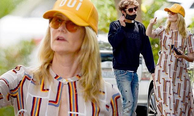 Laura Dern - Laura Dern is in mom mode as she drops off home goods to her teenage son Ellery amid pandemic - dailymail.co.uk - Los Angeles - city Los Angeles
