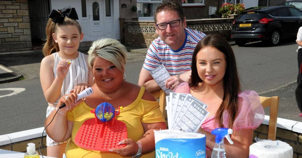 It's "eyes down" for neighbours in a Paisley street as they play bingo to beat the coronavirus boredom - dailyrecord.co.uk
