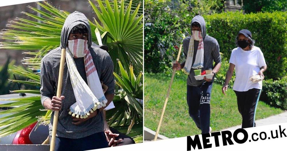 Black Panther star Chadwick Boseman wears face mask while out for lunch - metro.co.uk - state California