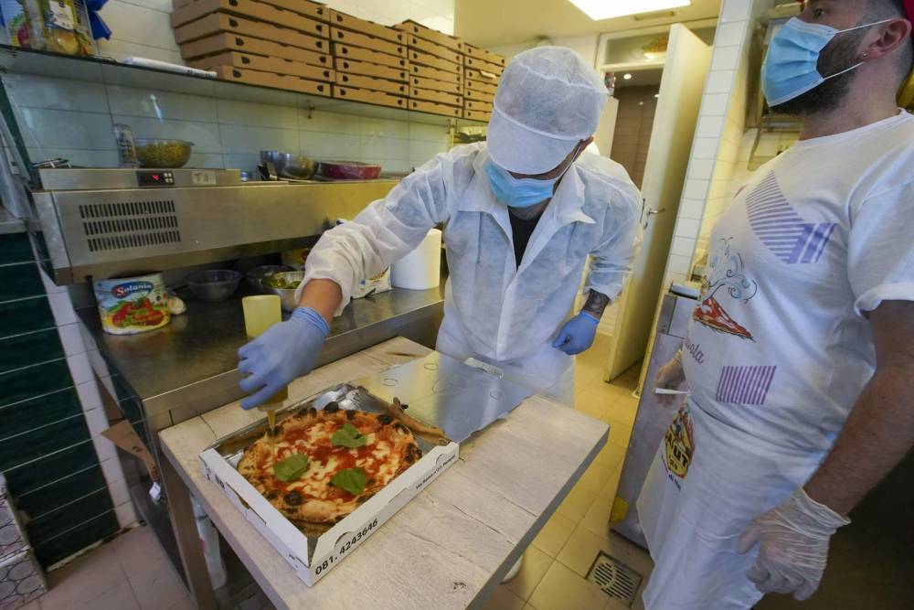 Naples' beloved pizza is back after virus shutdown eases - clickorlando.com - city Rome - city Naples