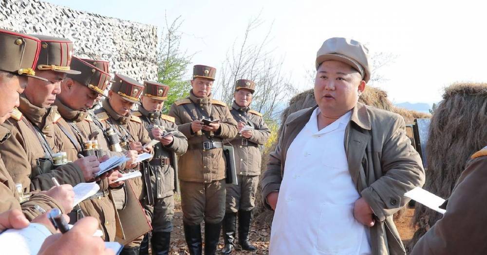 Kim Jong - Kim Jong-un 'cannot stand up on his own or walk properly due to poor health' - mirror.co.uk - North Korea