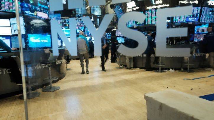 Stocks fight for gains as earnings season revs up - fox29.com - New York