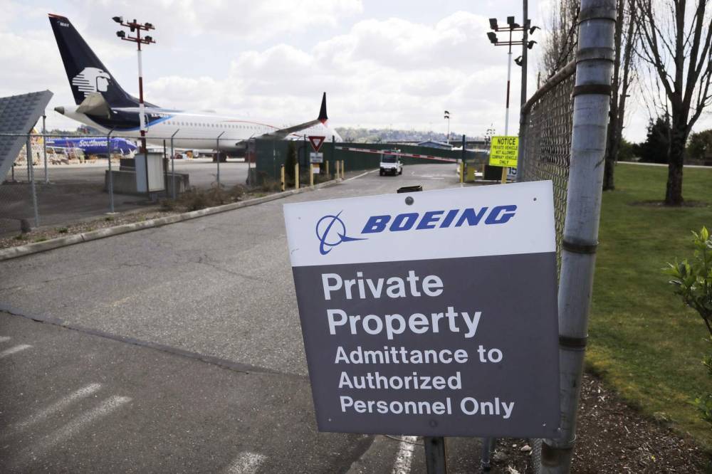 Boeing swings to 1Q loss, announces production cuts - clickorlando.com - New York - city Chicago