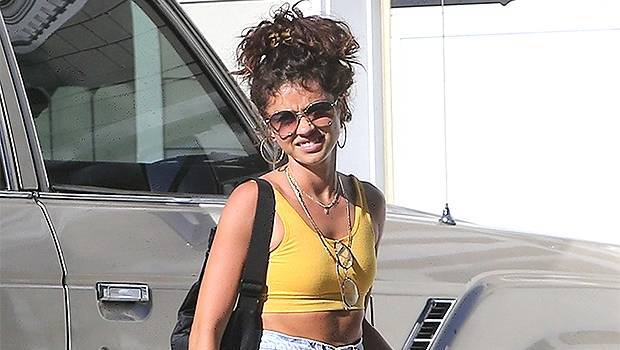Sarah Hyland - Sarah Hyland Rocks High-Waisted Daisy Dukes Crop Top On Quarantine Outing With Wells Adams — Pic - hollywoodlife.com - Los Angeles - county Wells - city Adams, county Wells