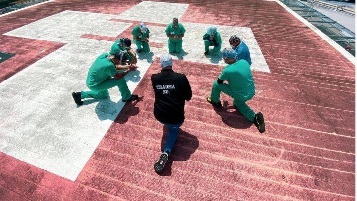 Ron Desantis - Nurses gather to pray on rooftops during coronavirus pandemic - fox29.com - state Florida