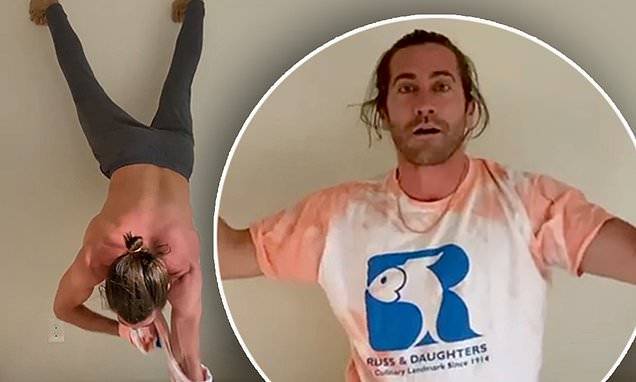 Tom Holland - Jake Gyllenhaal - Jake Gyllenhaal shows off toned quarantine physique as he puts on his shirt while doing a handstand - dailymail.co.uk - state California