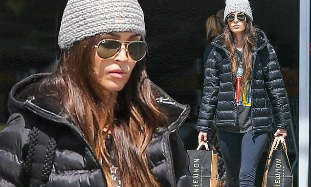 Megan Fox - Megan Fox picks up groceries without protective gear while shopping for husband and kids - dailymail.co.uk - Los Angeles - Austin, county Green - county Green