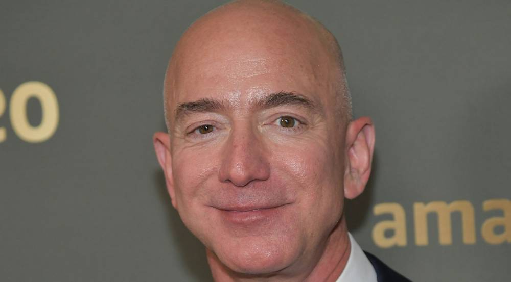 Jeff Bezos - Amazon's Jeff Bezos Donates $100 Million to Feeding America - justjared.com - Usa