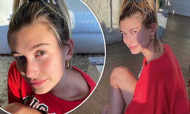 Justin Bieber - Hailey Bieber - Hailey Bieber models high ponytail and boyfriend tee in leggy snaps from isolation with Justin - dailymail.co.uk