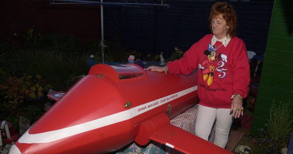 Red Arrows fanatic laid to rest in jet-shaped coffin - just as she'd planned - dailyrecord.co.uk