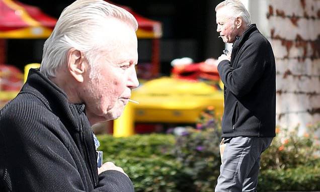Jon Voight - Jon Voight sucks on a lollipop while picking up lunch to-go at the Beverly Glen Deli in Bel-Air - dailymail.co.uk