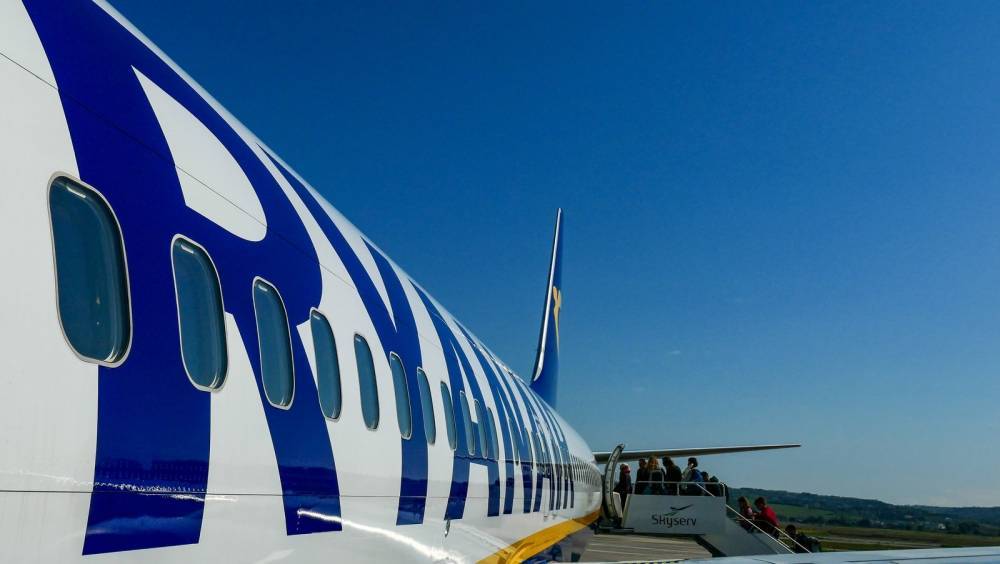 Ryanair passenger numbers drop 48% due to Covid-19 in March - rte.ie