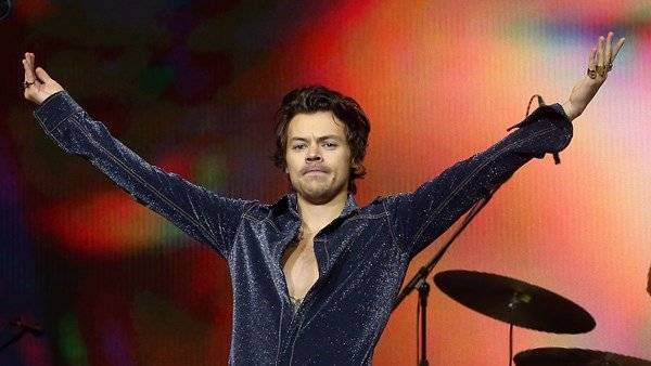 Harry Styles talks about tour postponement and keeping in touch with his family - breakingnews.ie - Britain - Los Angeles - city Birmingham