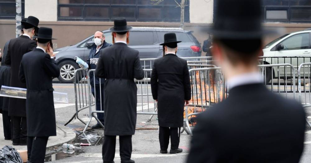 Bill De-Blasio - Fury as New York mayor singles out Orthodox Jews for breaking social distancing - mirror.co.uk - New York - city New York - county Park - city Manhattan