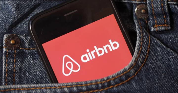 Airbnb guest charged service fee after host issues refund during COVID-19 - globalnews.ca - Canada