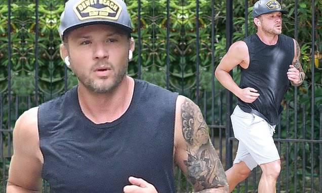 Ryan Phillippe - Ryan Phillippe puts his toned and tattooed arms on display as he clears his head with jog - dailymail.co.uk