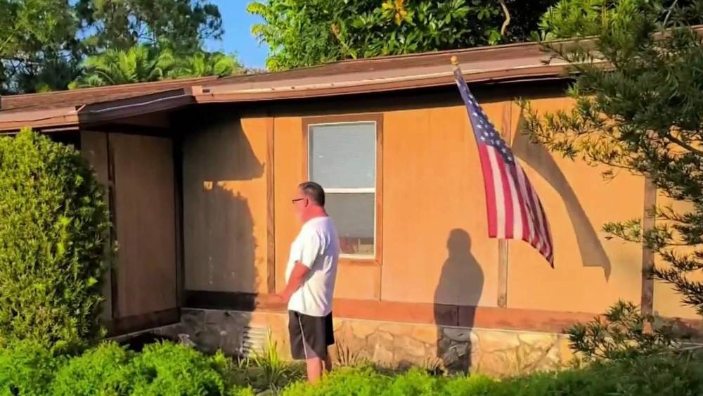 Ron Desantis - Brevard County man sings to cheer up neighbors every night during COVID-19 pandemic - clickorlando.com - state Florida - county Brevard