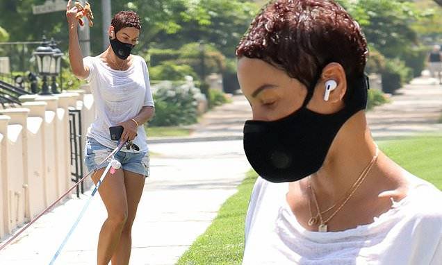 Eddie Murphy - Nicole Murphy - Nicole Murphy shows off her gams in denim shorts as she wears a protective mask during a dog walk - dailymail.co.uk - Los Angeles - state California