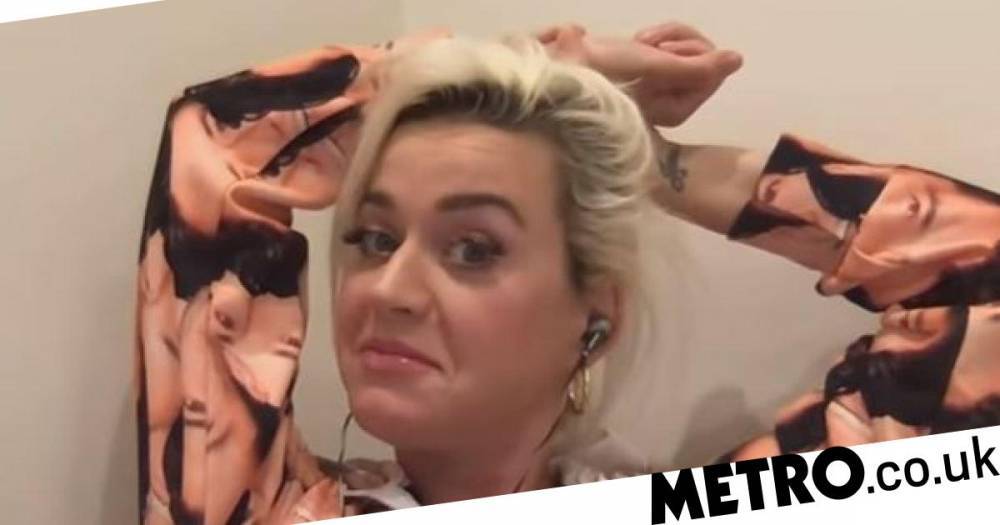 Katy Perry - Orlando Bloom - Amy Robach - Katy Perry wears onesie with fiance Orlando Bloom’s face all over it and shares how she deals with pregnancy cravings in lockdown - metro.co.uk - Usa