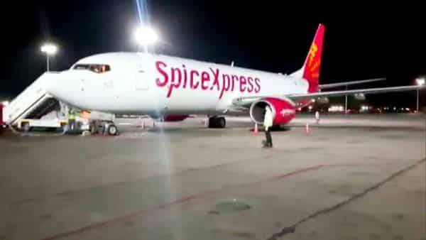 SpiceJet to pay part salaries to 92% of employees, no job cuts - livemint.com - city New Delhi