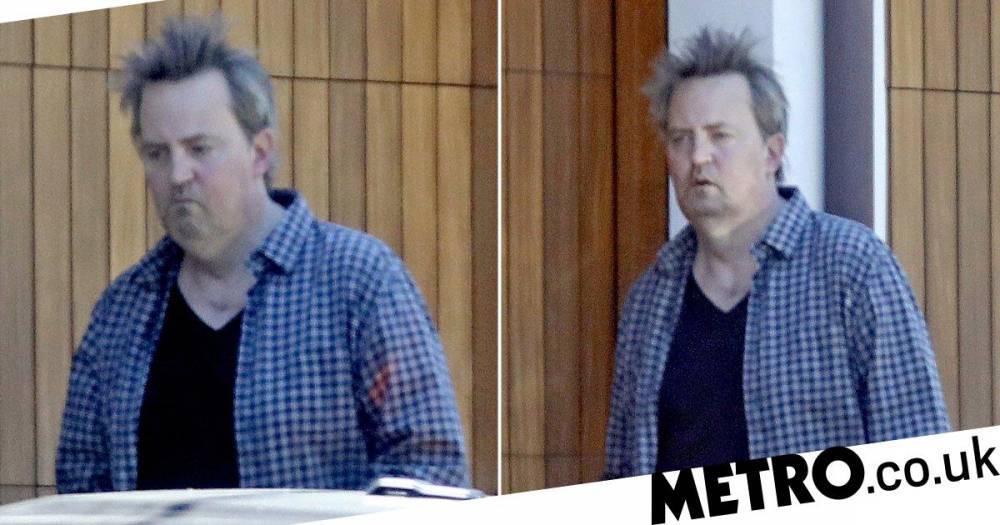 Matthew Perry - Matthew Perry takes break from ‘nude eating’ as Friends star emerges from quarantine - metro.co.uk - Los Angeles