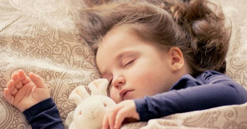 How much sleep kids need at every age from newborn babies to teenagers - manchestereveningnews.co.uk