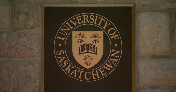 University of Saskatchewan temporarily laying off up to 500 staff - globalnews.ca