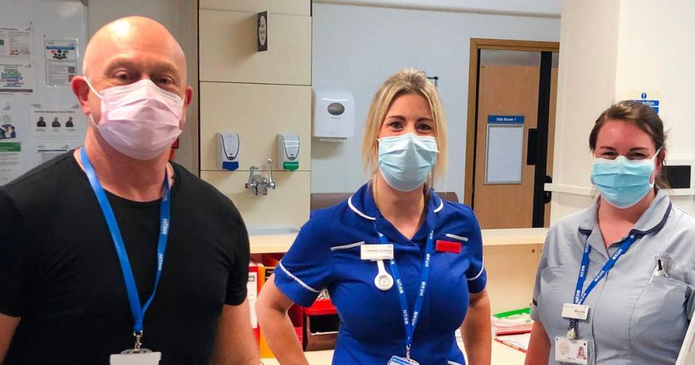 Ross Kemp - Reason Ross Kemp can film in hospital in NHS PPE while coronavirus victims die alone - mirror.co.uk