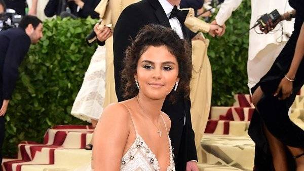 Selena Gomez - Selena Gomez announces she is bipolar in emotional talk with Miley Cyrus - breakingnews.ie - state Massachusets - city Boston, state Massachusets