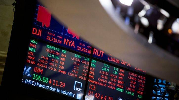 Stocks tumble as unemployment spikes on coronavirus layoffs - fox29.com - New York