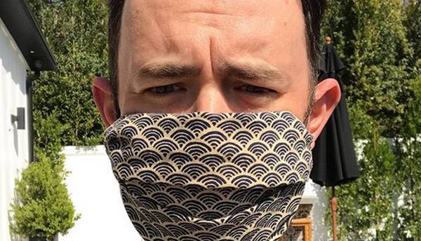 Colin Hanks - Colin Hanks Shows How to Turn a Bandana Into a Face Mask - justjared.com