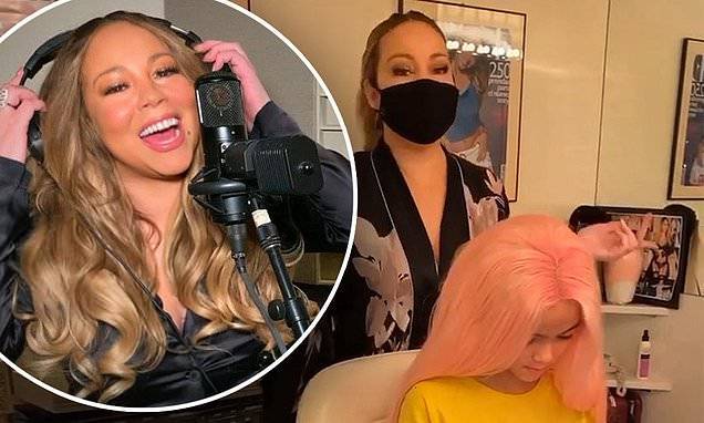 Elton John - Mariah Carey - Mariah Carey styles her daughter Monroe Cannon, eight, in a pink wig while wearing a mask - dailymail.co.uk - county Monroe - county Cannon