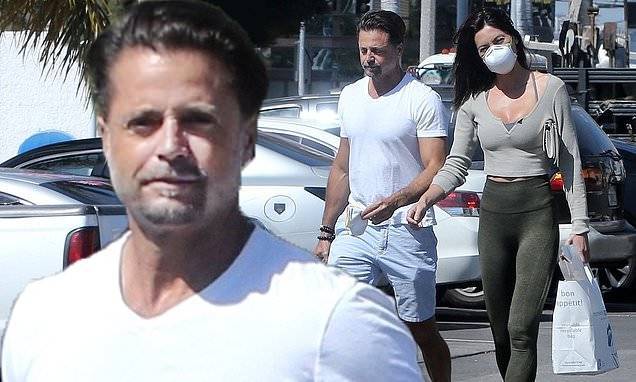 David Charvet didn't wear a mask during grocery run with new ladylove Oksana Rykova - dailymail.co.uk - Usa - Los Angeles - city Los Angeles