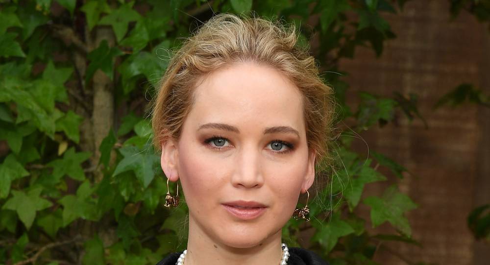 Jennifer Lawrence - Jennifer Lawrence Records a Video While in Isolation to Support Vote-At-Home Measures - justjared.com