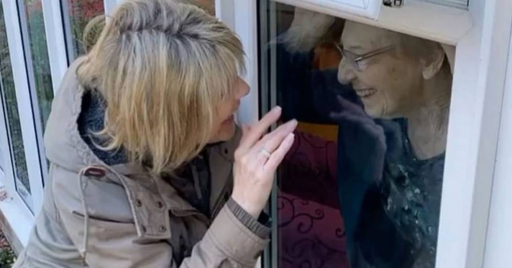 Ruth Langsford - Joan Langsfordа - Ruth Langsford's heartache as she waves to elderly mum through window every day - mirror.co.uk