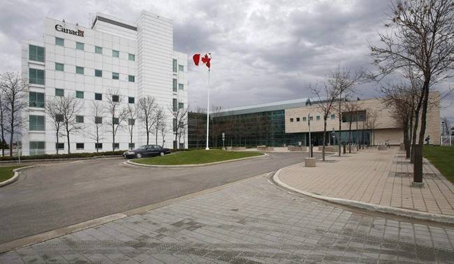 Winnipeg lab employee self-isolating after mistaken exposure to new coronavirus - globalnews.ca