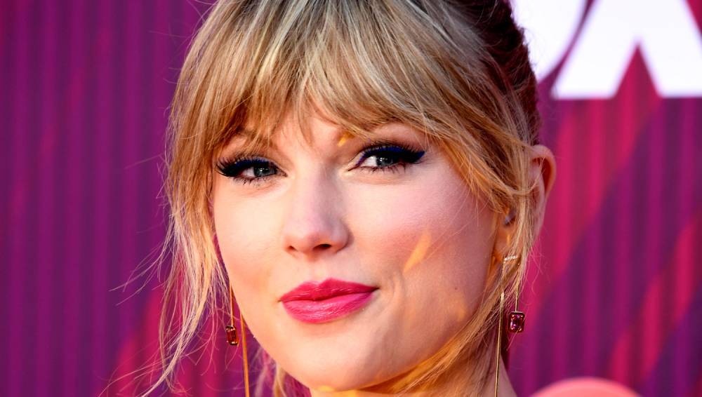Taylor Swift Shares 'Hilarious' Way She's Staying in Touch With Loved Ones - justjared.com