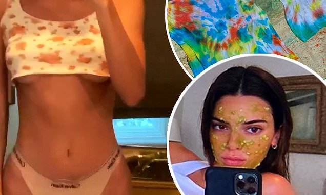 Kendall Jenner - Kendall Jenner flaunts impressive abs and a hint of underboob, while tie-dying clothes at home - dailymail.co.uk - state California