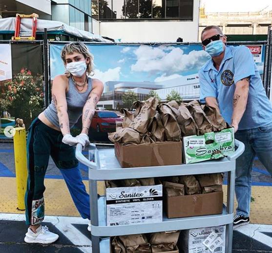 Miley Cyrus And Cody Simpson Deliver 120 Meals To Their Local Hospital - etcanada.com - city Cody, county Simpson - county Simpson